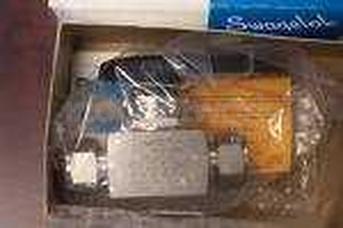 JUAL BALL VALVES,SWAGELOK